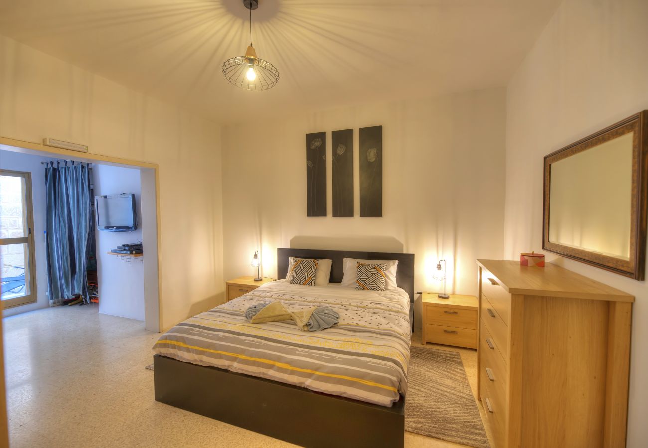 Apartamento en Sliema - Enormous 3bedroom seafront with balcony PDEH1-1