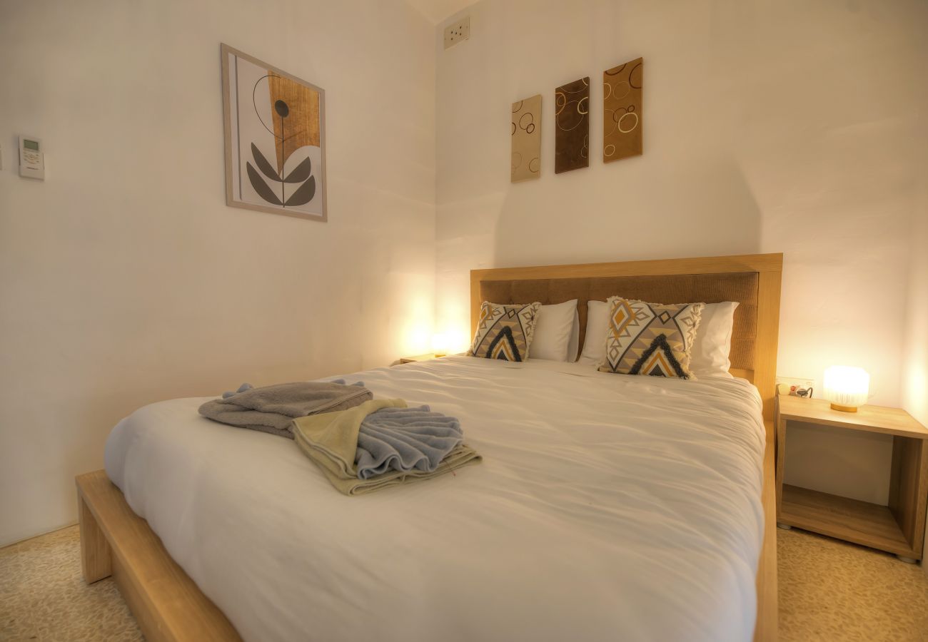 Apartamento en Sliema - Enormous 3bedroom seafront with balcony PDEH1-1