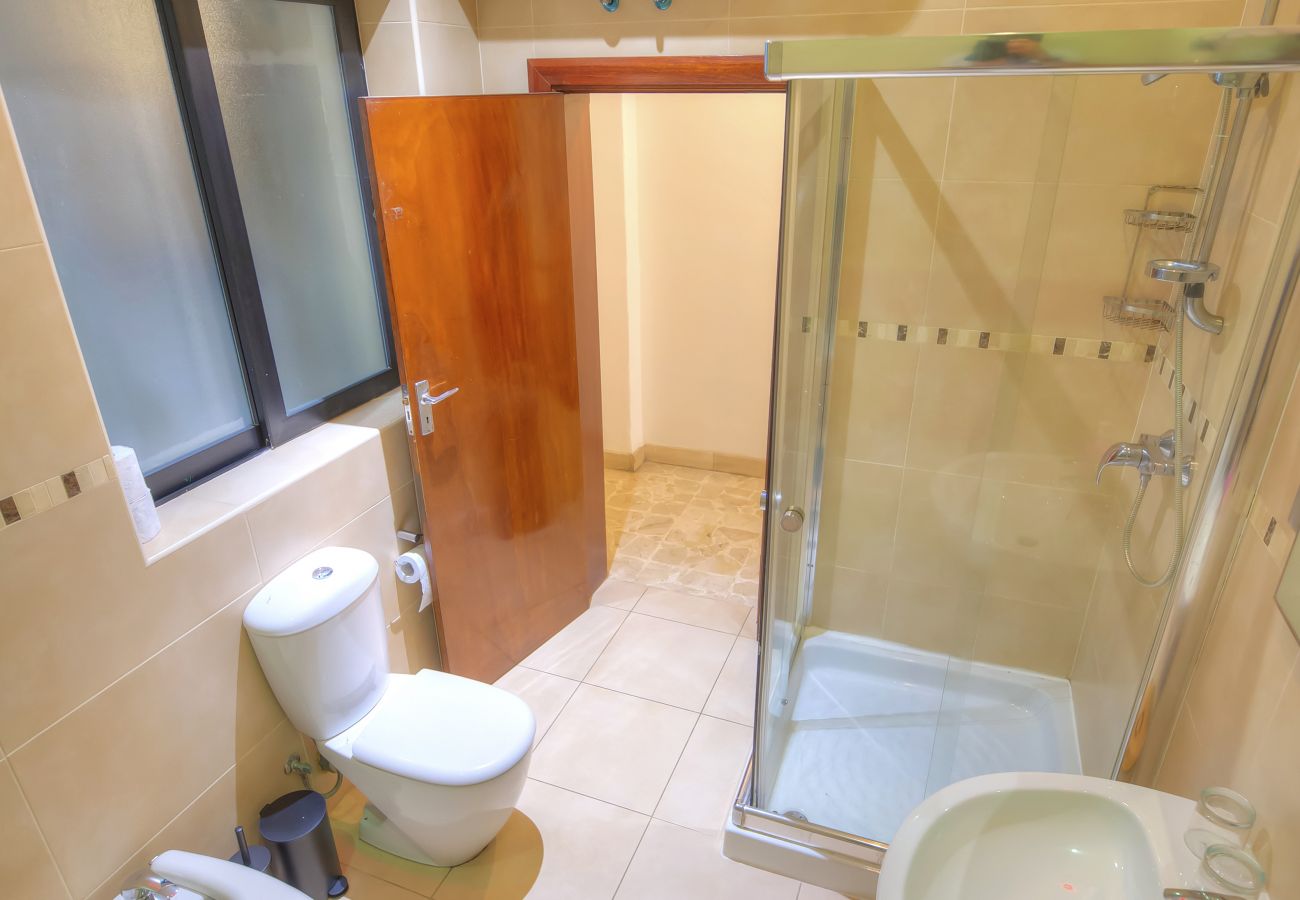 Apartamento en Sliema - Enormous 3bedroom seafront with balcony PDEH1-1