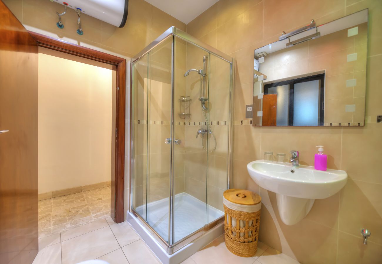 Apartamento en Sliema - Enormous 3bedroom seafront with balcony PDEH1-1