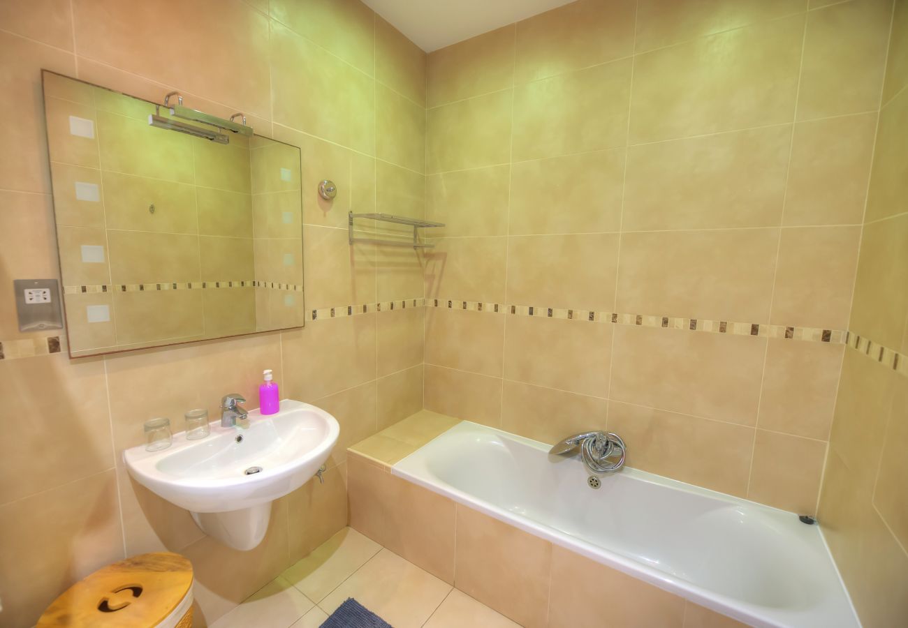 Apartamento en Sliema - Enormous 3bedroom seafront with balcony PDEH1-1