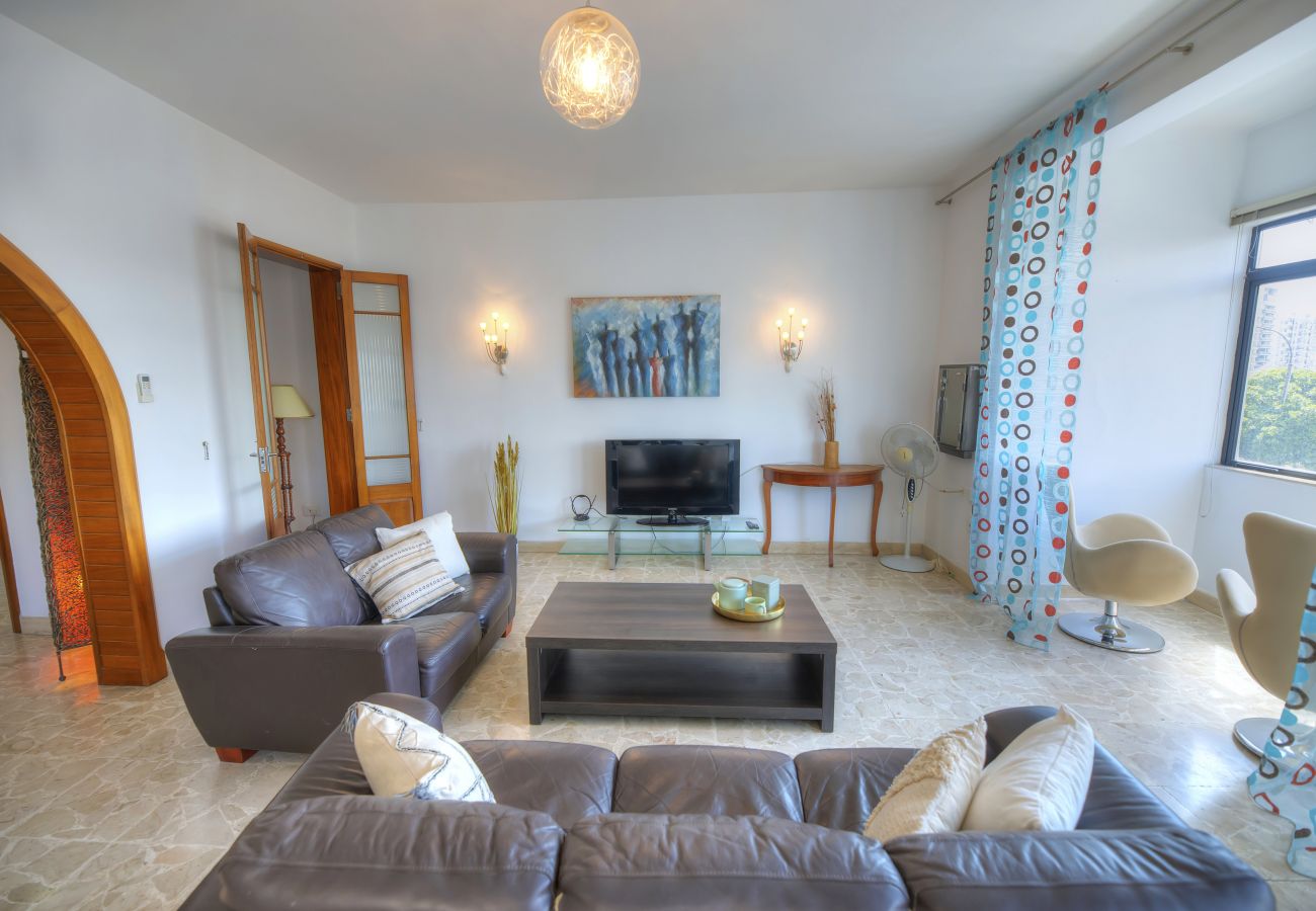Apartamento en Sliema - Enormous 3bedroom seafront with balcony PDEH1-1