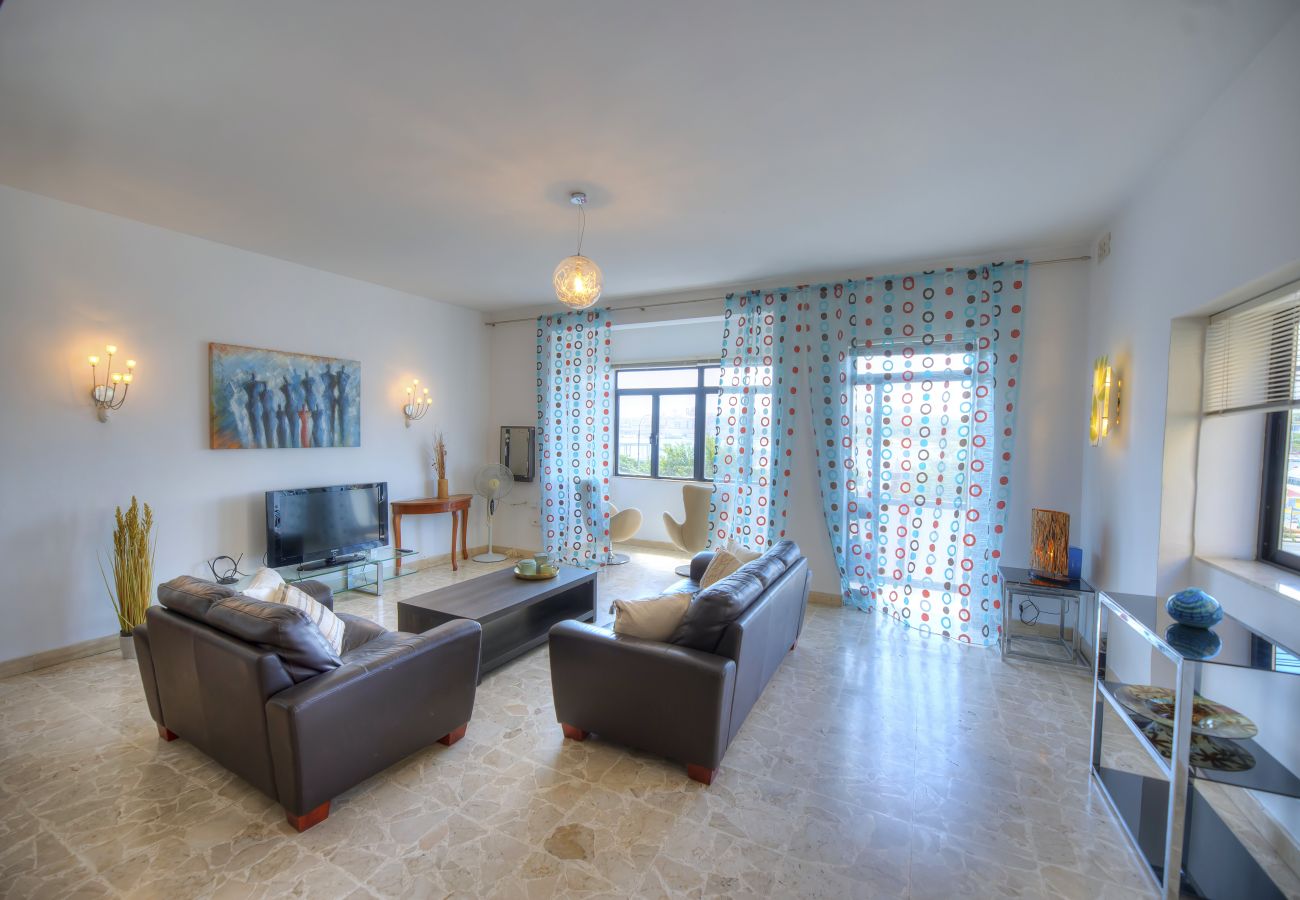 Apartamento en Sliema - Enormous 3bedroom seafront with balcony PDEH1-1