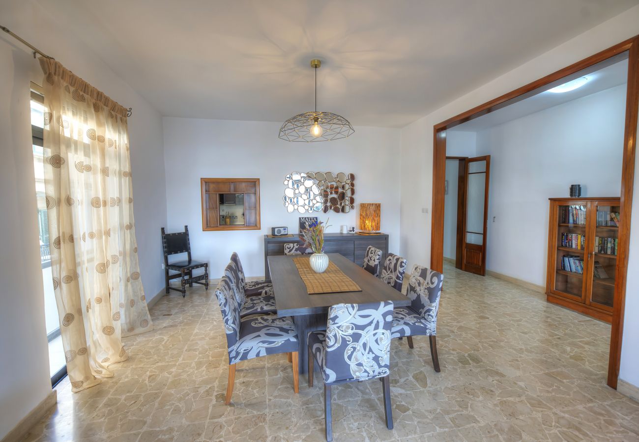 Apartamento en Sliema - Enormous 3bedroom seafront with balcony PDEH1-1