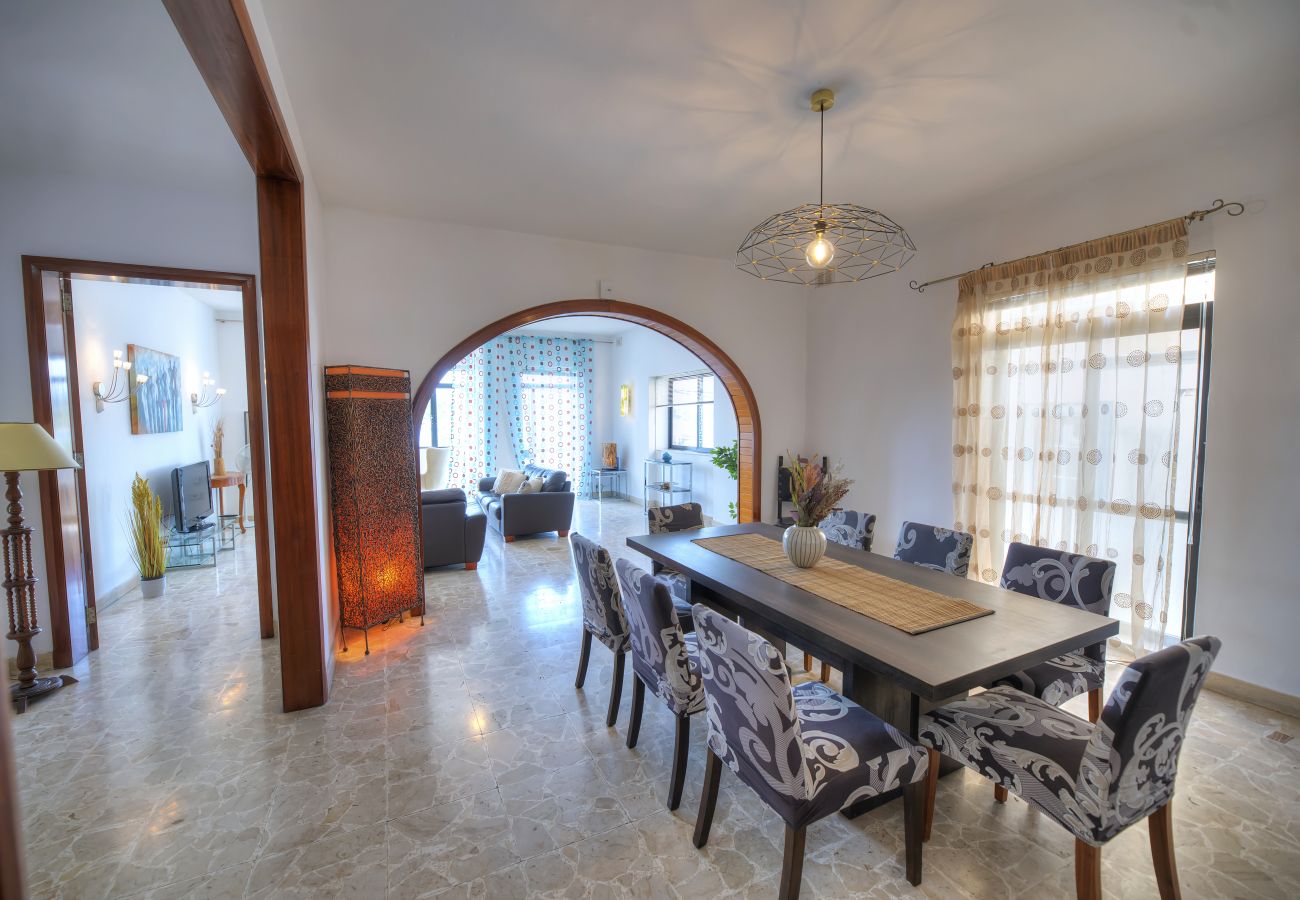Apartamento en Sliema - Enormous 3bedroom seafront with balcony PDEH1-1