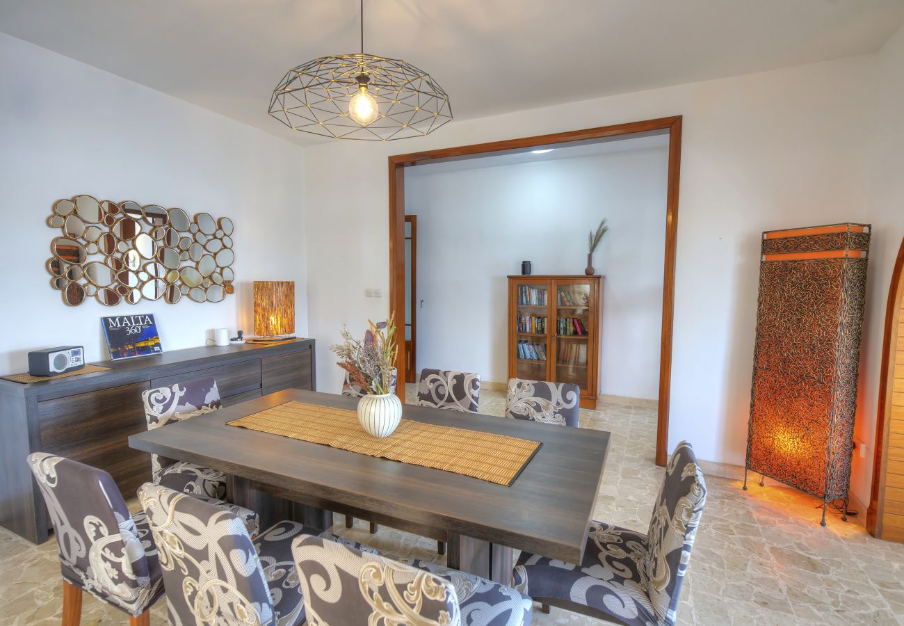 Apartamento en Sliema - Enormous 3bedroom seafront with balcony PDEH1-1