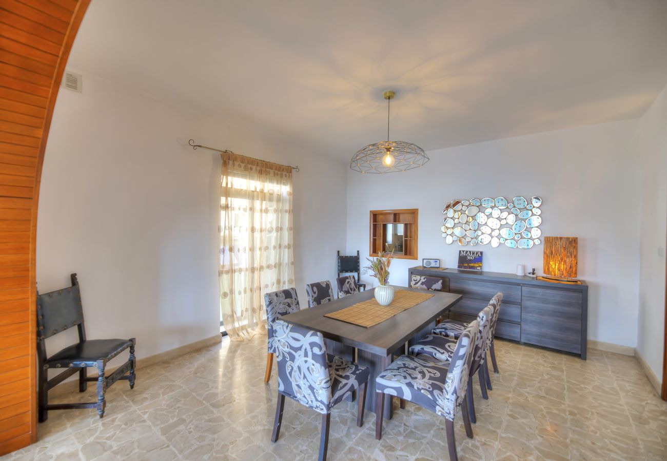 Apartamento en Sliema - Enormous 3bedroom seafront with balcony PDEH1-1
