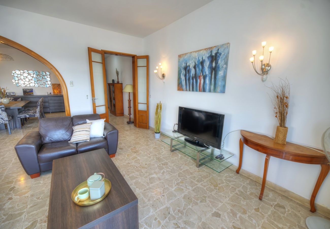Apartamento en Sliema - Enormous 3bedroom seafront with balcony PDEH1-1
