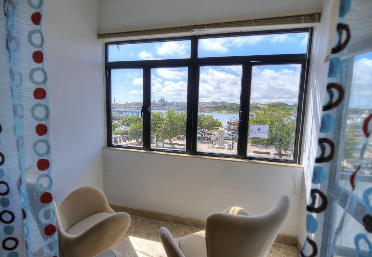 Apartamento en Sliema - Enormous 3bedroom seafront with balcony PDEH1-1