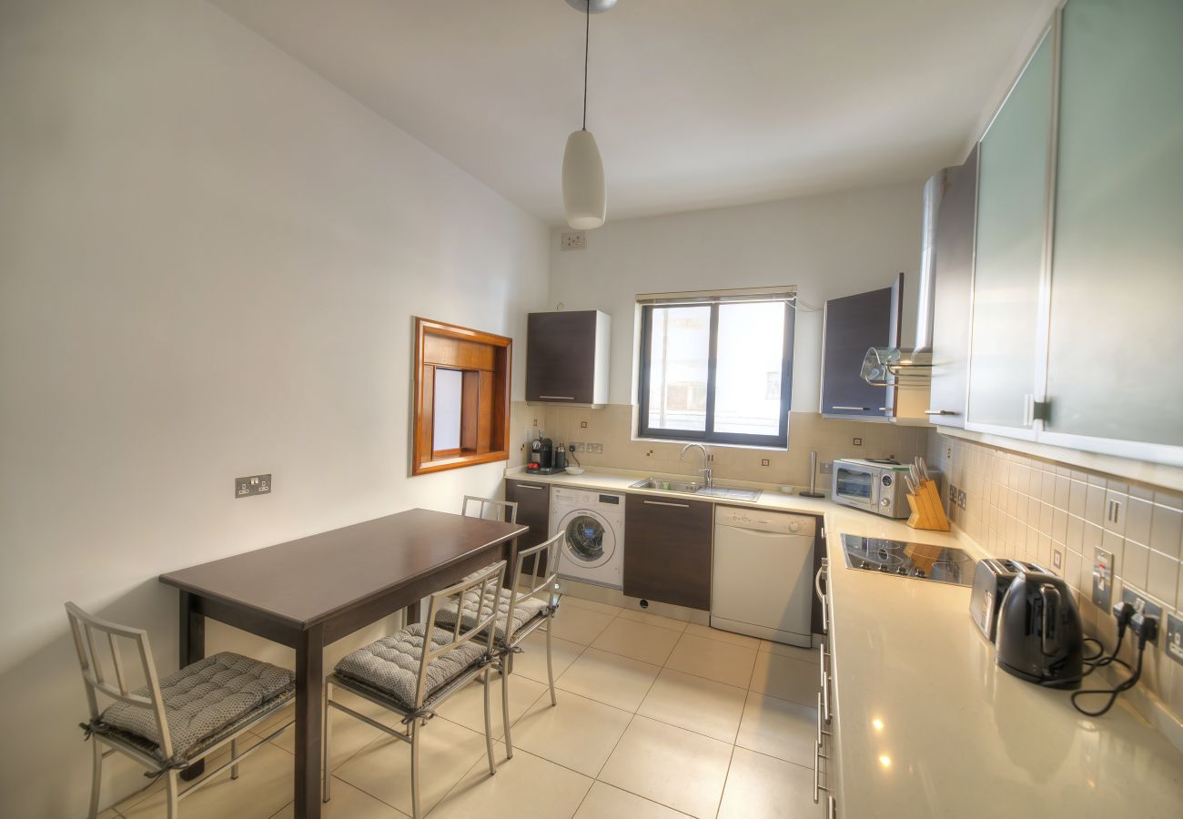 Apartamento en Sliema - Enormous 3bedroom seafront with balcony PDEH1-1