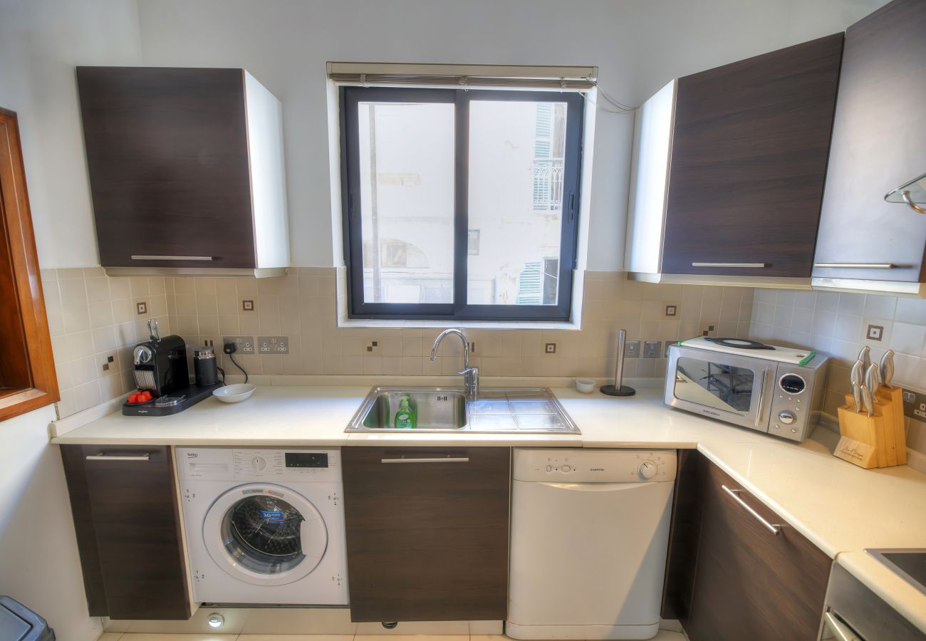 Apartamento en Sliema - Enormous 3bedroom seafront with balcony PDEH1-1
