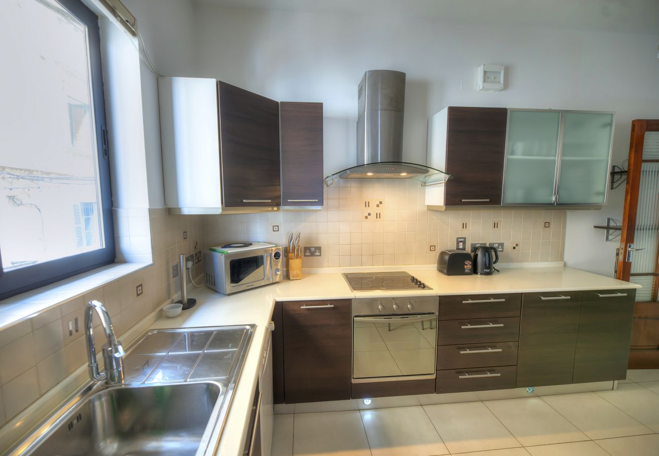 Apartamento en Sliema - Enormous 3bedroom seafront with balcony PDEH1-1