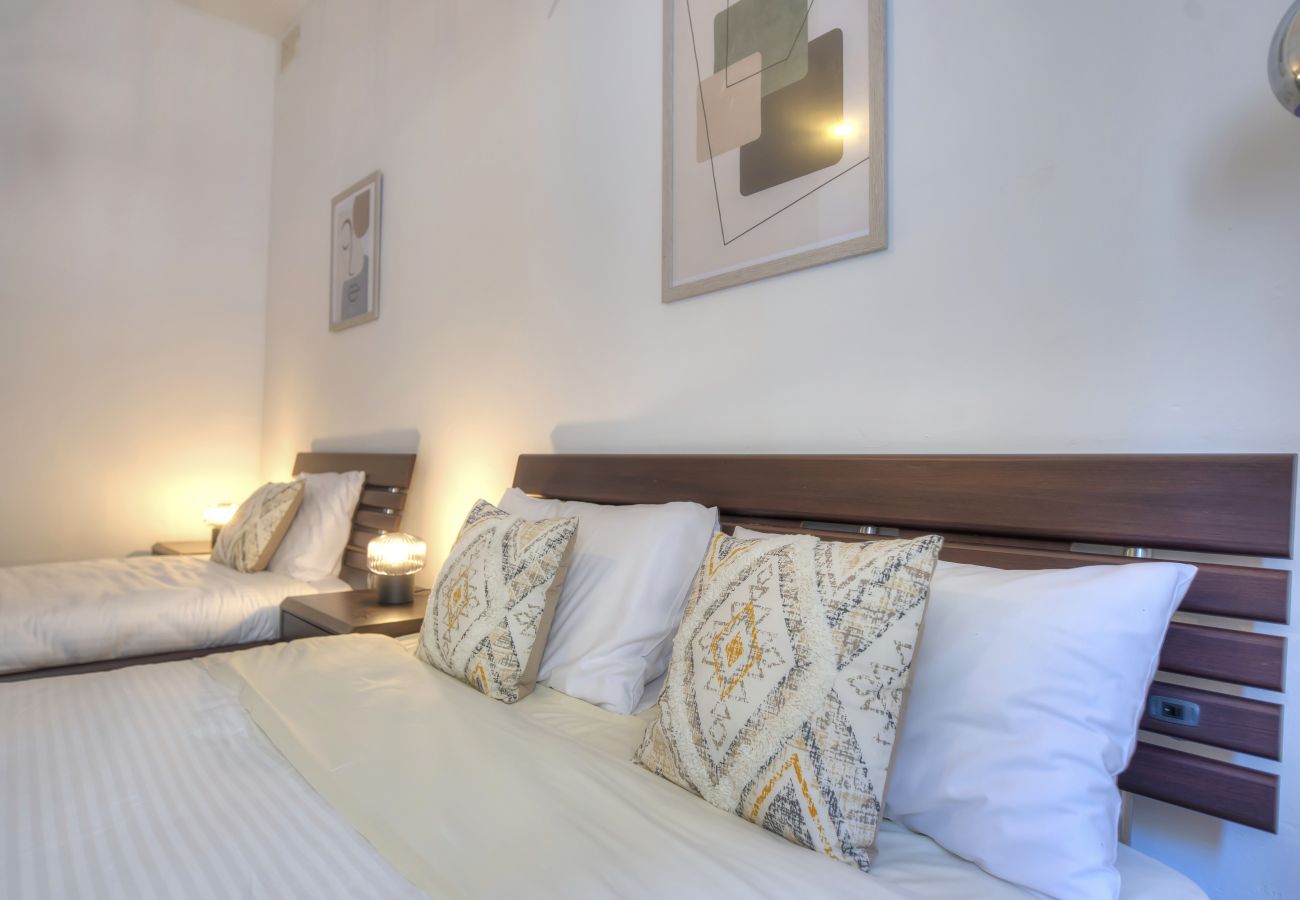 Apartamento en Sliema - Enormous 3bedroom seafront with balcony PDEH1-1