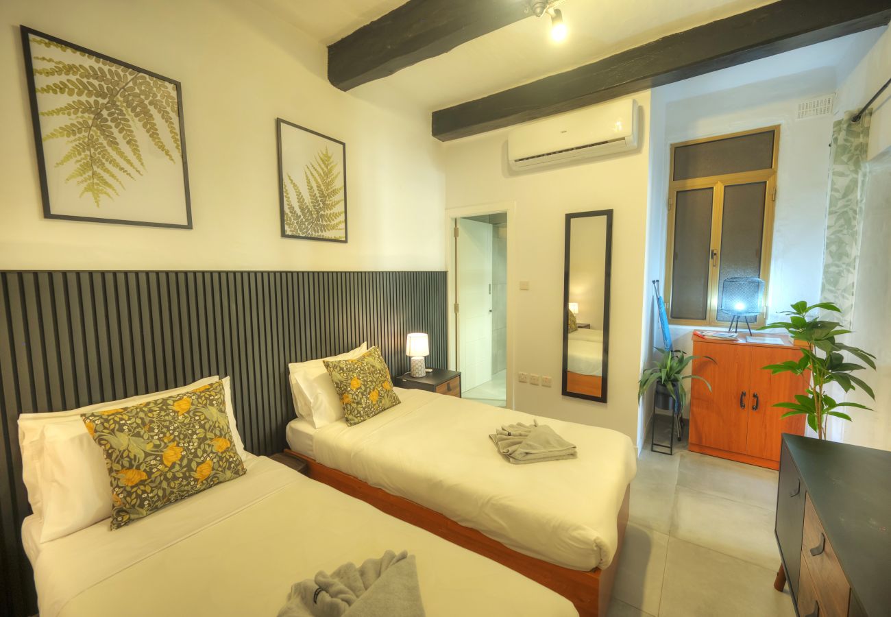 Apartamento en Valletta - Cozy flat 2 mins walk swim beach in Valletta MCRI1-1