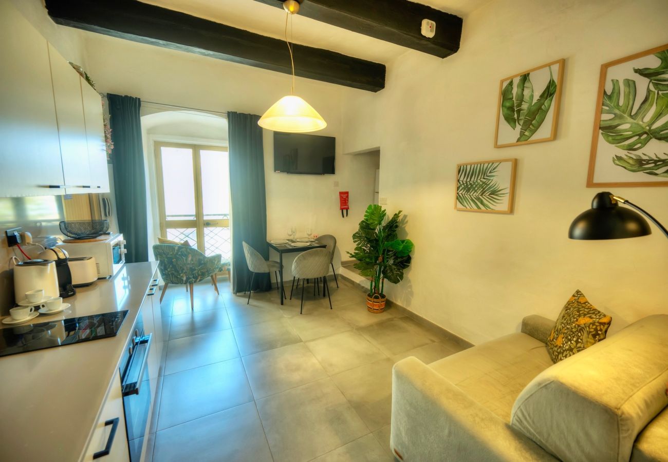 Apartamento en Valletta - Cozy flat 2 mins walk swim beach in Valletta MCRI1-1