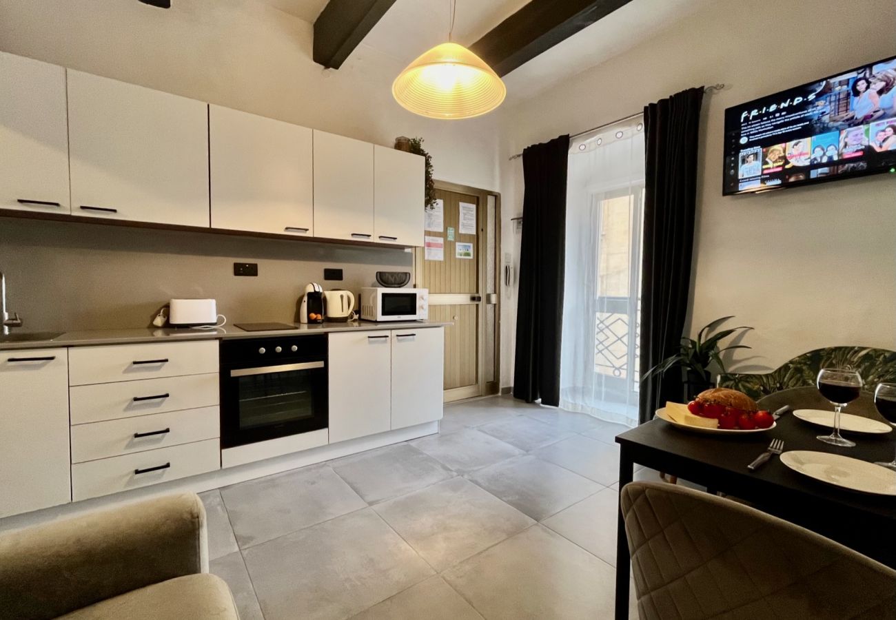 Apartamento en Valletta - Cozy flat 2 mins walk swim beach in Valletta MCRI1-1