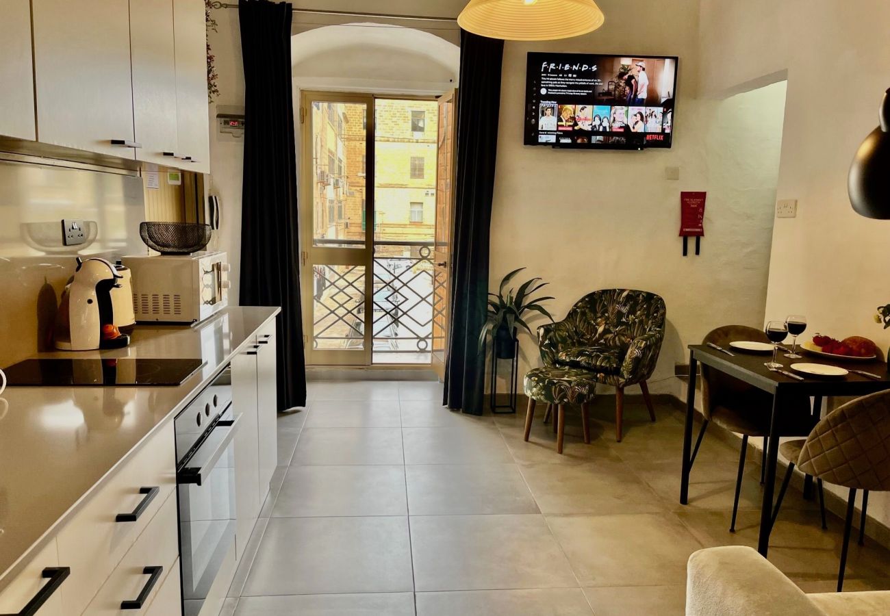 Apartamento en Valletta - Cozy flat 2 mins walk swim beach in Valletta MCRI1-1