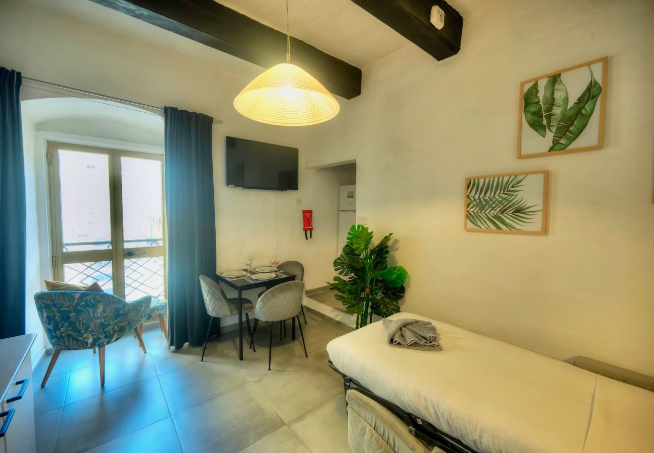 Apartamento en Valletta - Cozy flat 2 mins walk swim beach in Valletta MCRI1-1