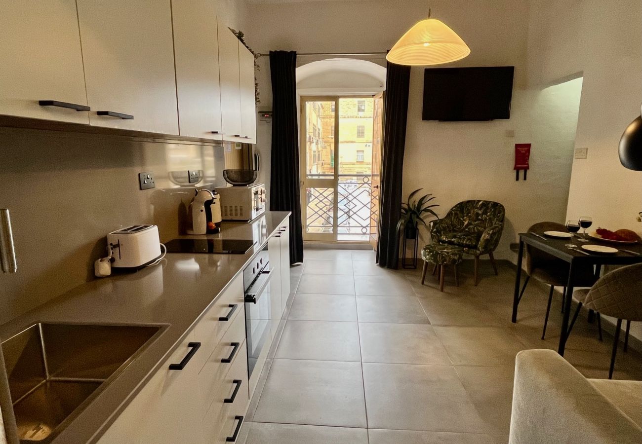 Apartamento en Valletta - Cozy flat 2 mins walk swim beach in Valletta MCRI1-1