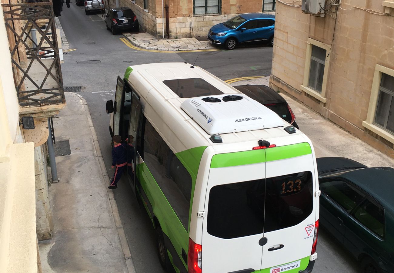 Apartamento en Valletta - Cozy flat 2 mins walk swim beach in Valletta MCRI1-1