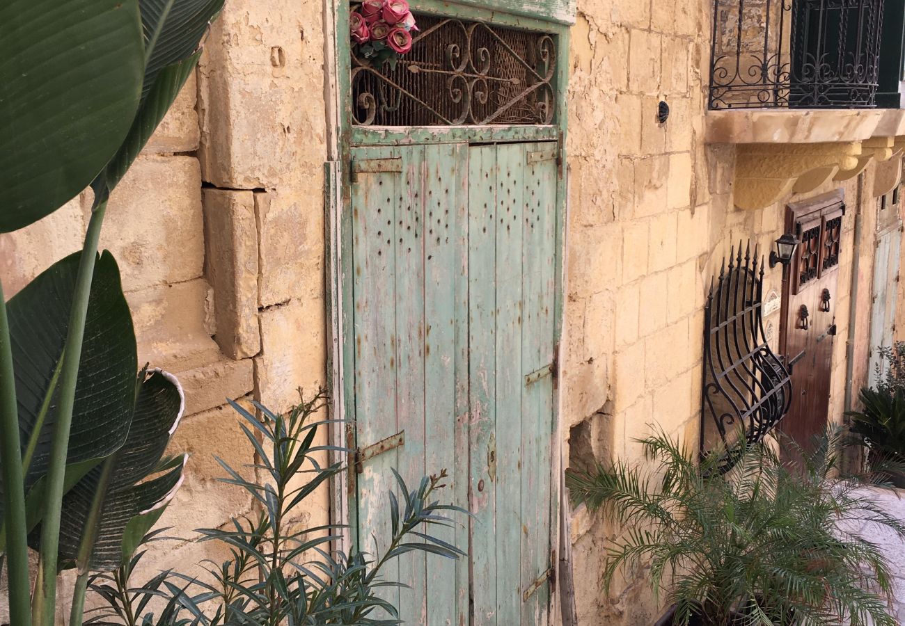 Apartamento en Valletta - Cozy flat 2 mins walk swim beach in Valletta MCRI1-1