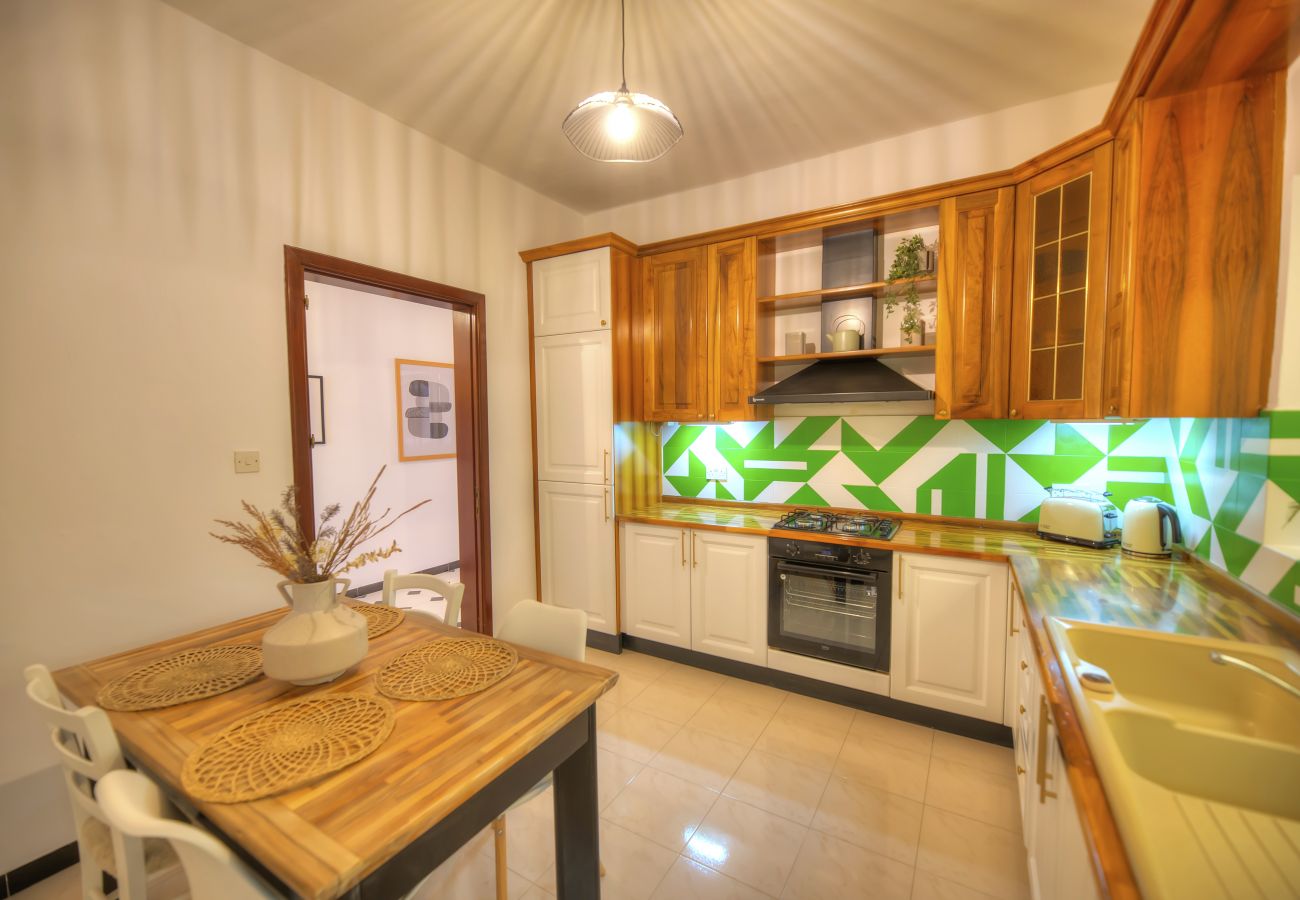 Apartamento en Sliema - Beautifully furnished seafront 4 bedrooms GOSLM4