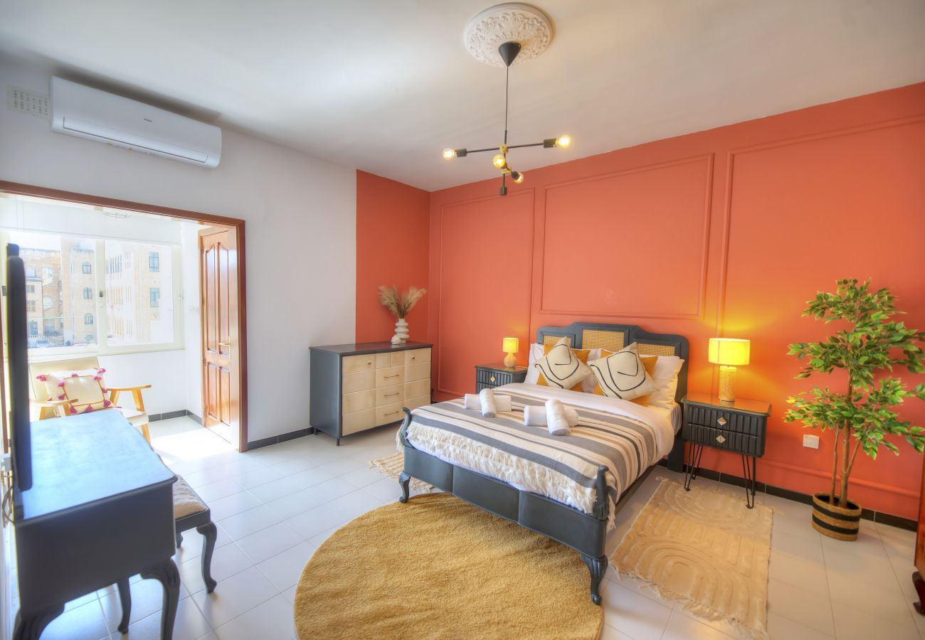 Apartamento en Sliema - Beautifully furnished seafront 4 bedrooms GOSLM4