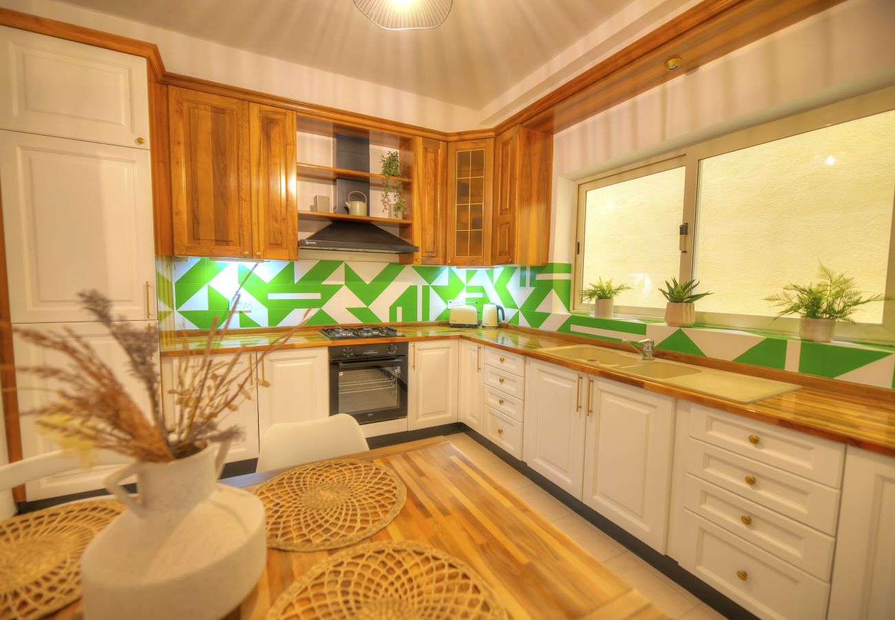 Apartamento en Sliema - Beautifully furnished seafront 4 bedrooms GOSLM4