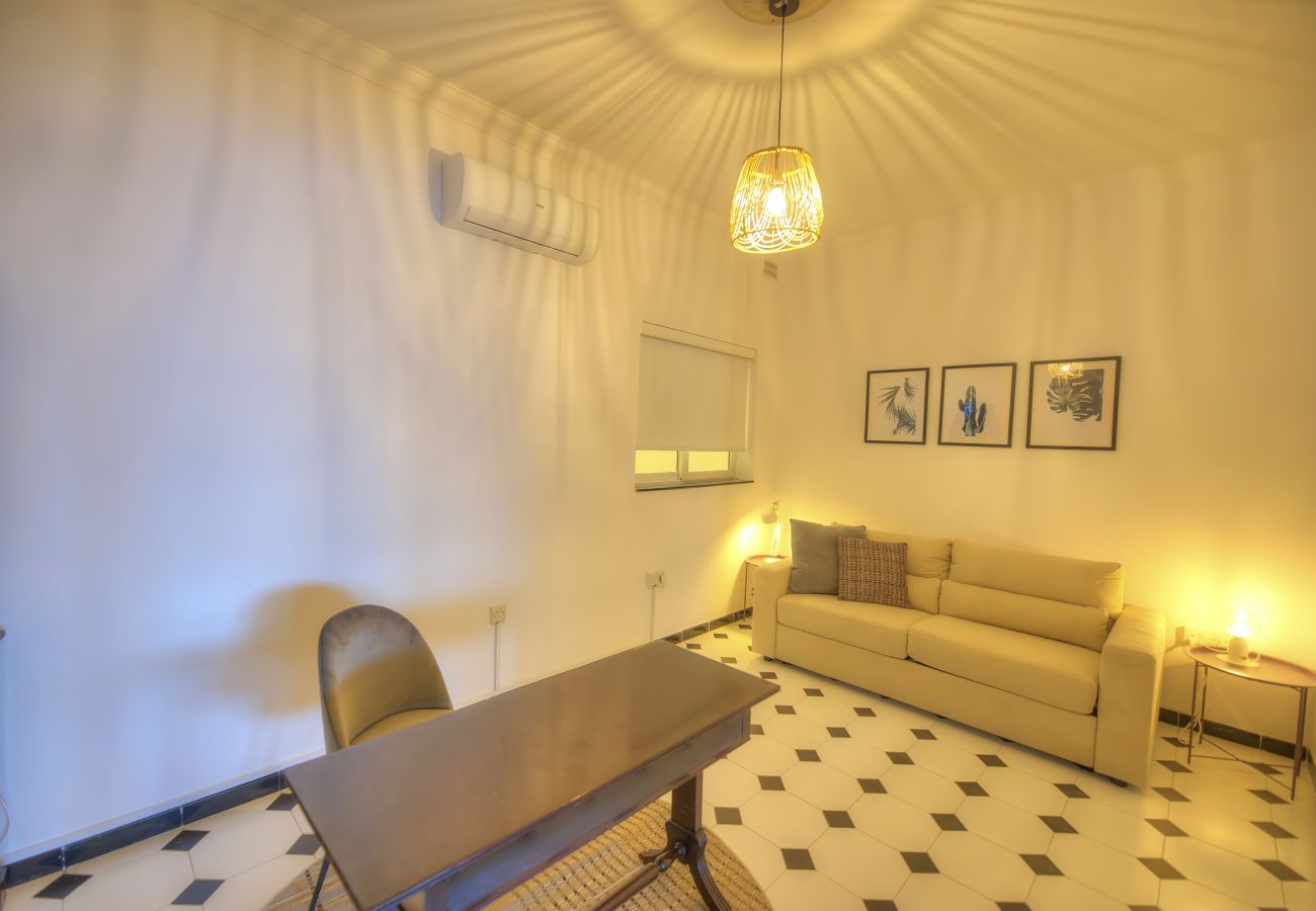 Apartamento en Sliema - Beautifully furnished seafront 4 bedrooms GOSLM4
