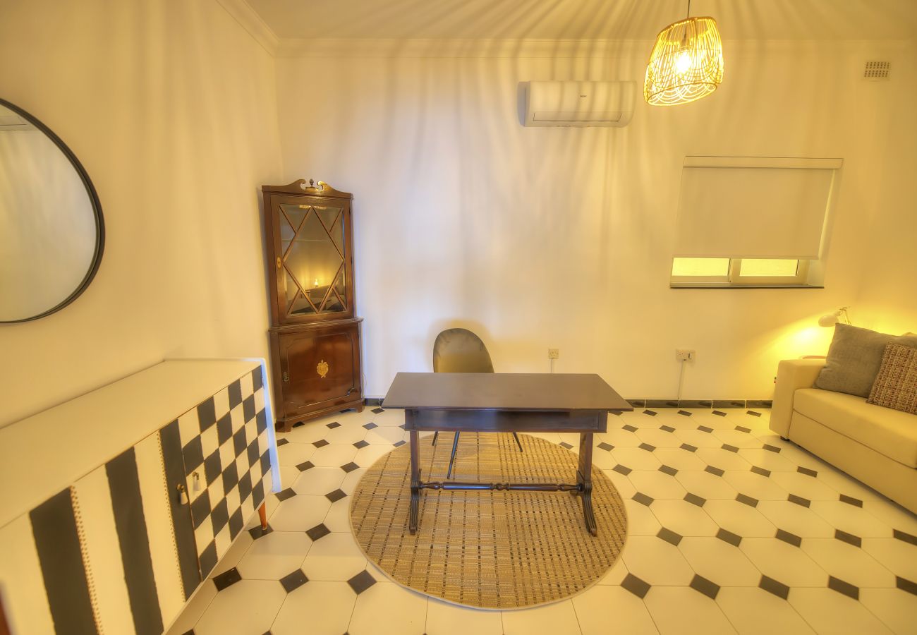 Apartamento en Sliema - Beautifully furnished seafront 4 bedrooms GOSLM4