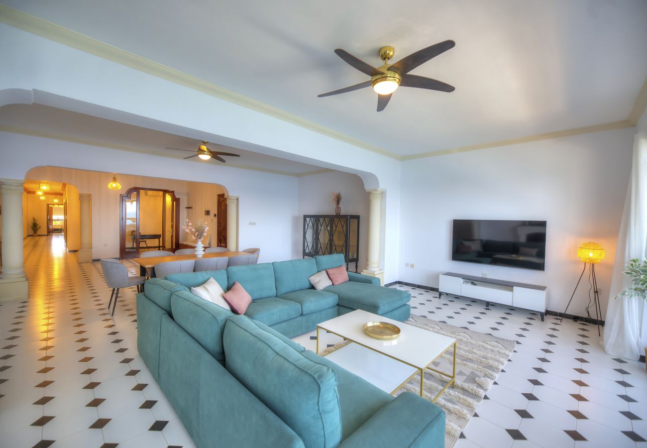 Apartamento en Sliema - Beautifully furnished seafront 4 bedrooms GOSLM4