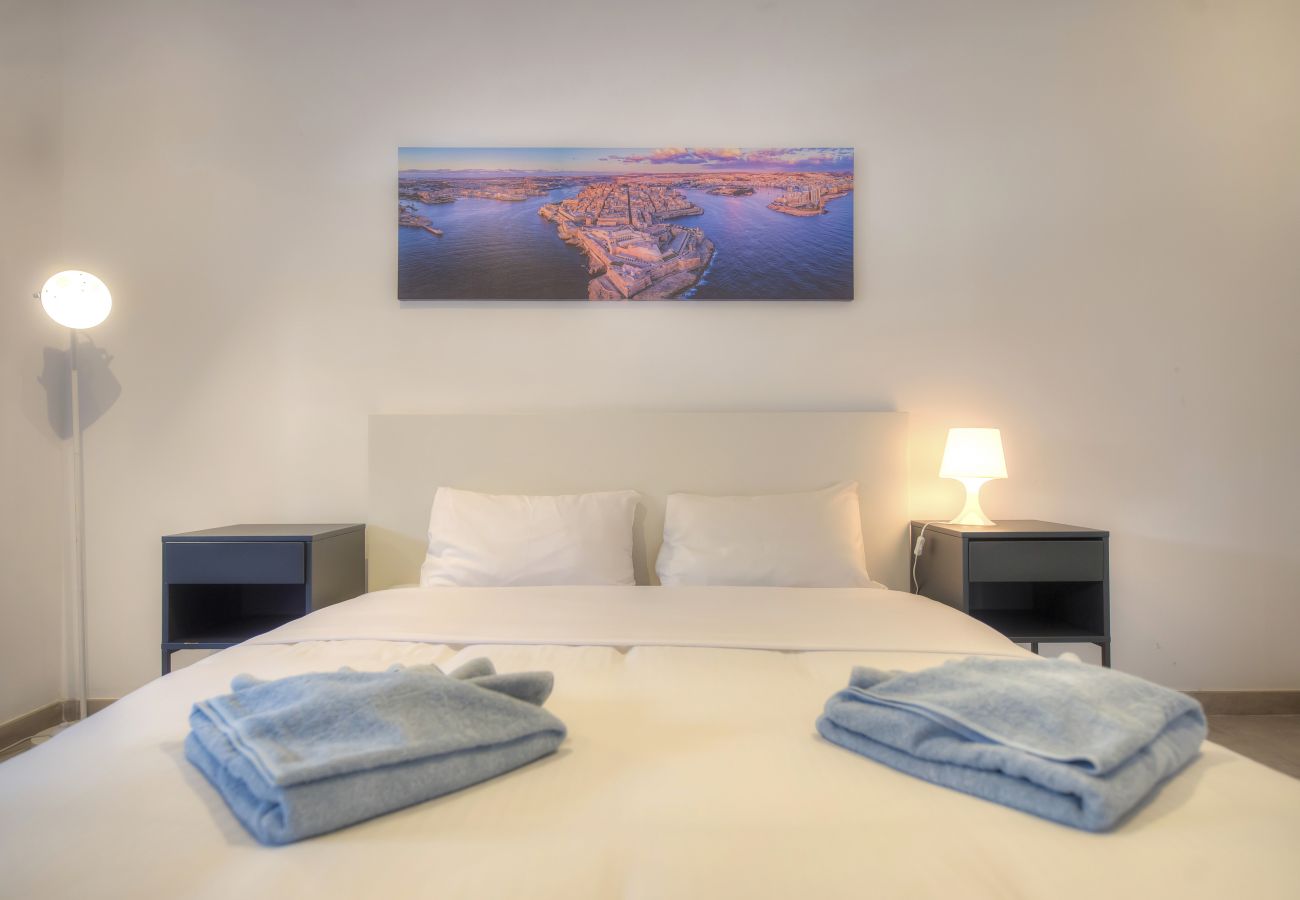Apartamento en Swieqi - Spacious & Tastefully furnished 3 bedrooms RCUT1-1