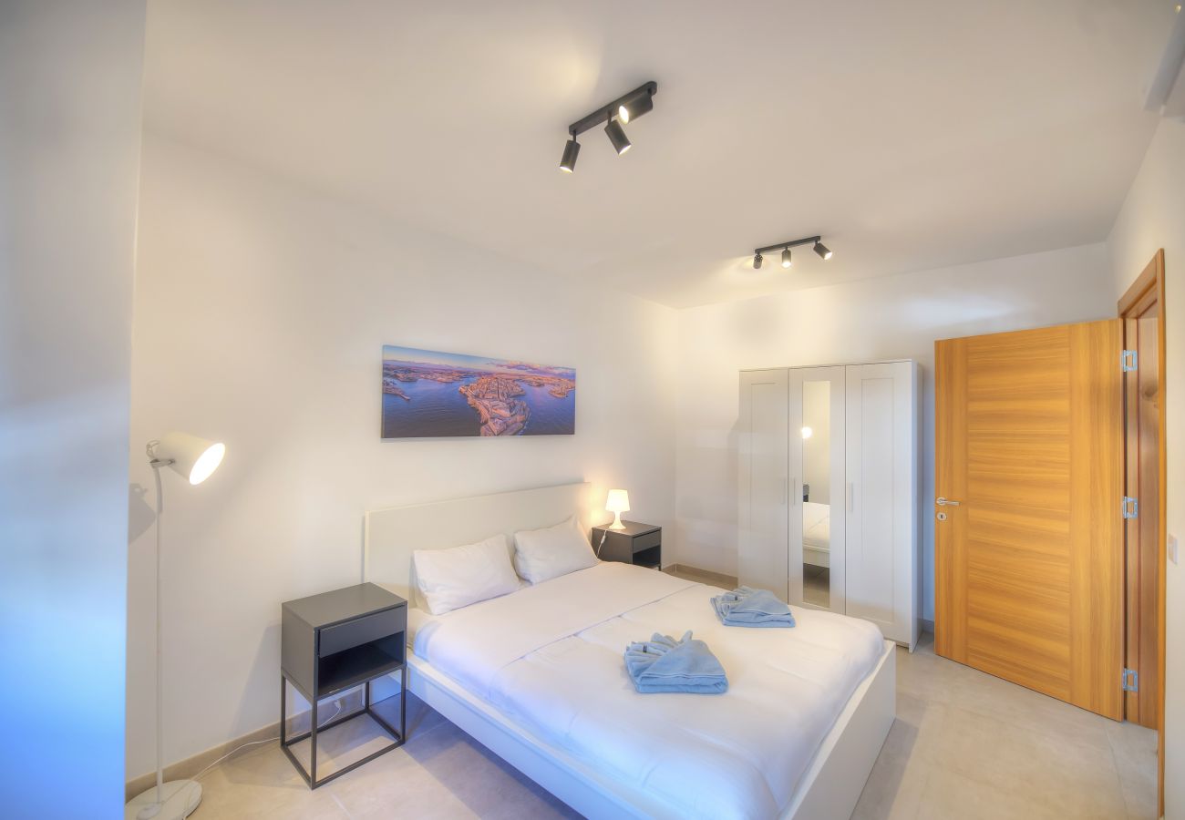 Apartamento en Swieqi - Spacious & Tastefully furnished 3 bedrooms RCUT1-1