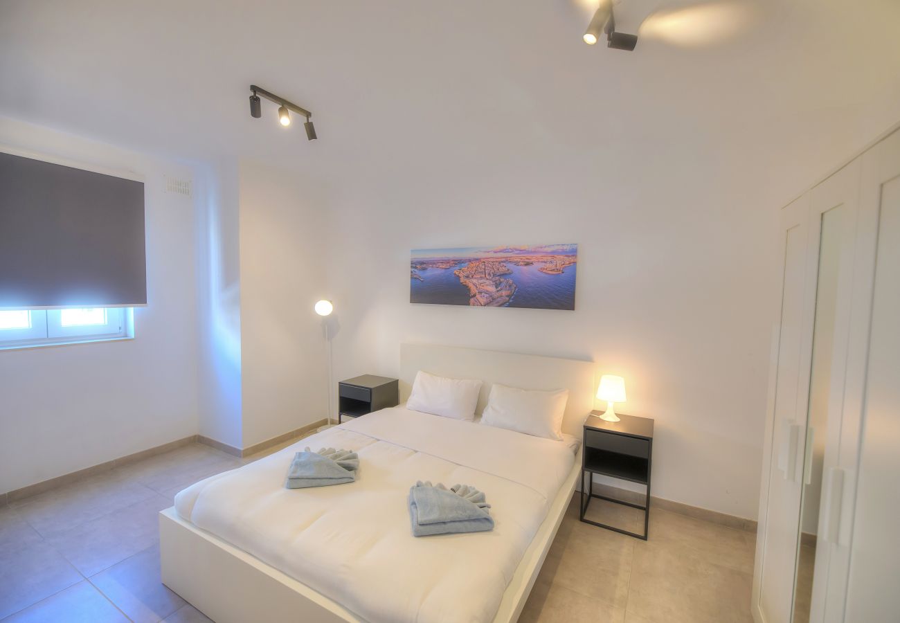 Apartamento en Swieqi - Spacious & Tastefully furnished 3 bedrooms RCUT1-1