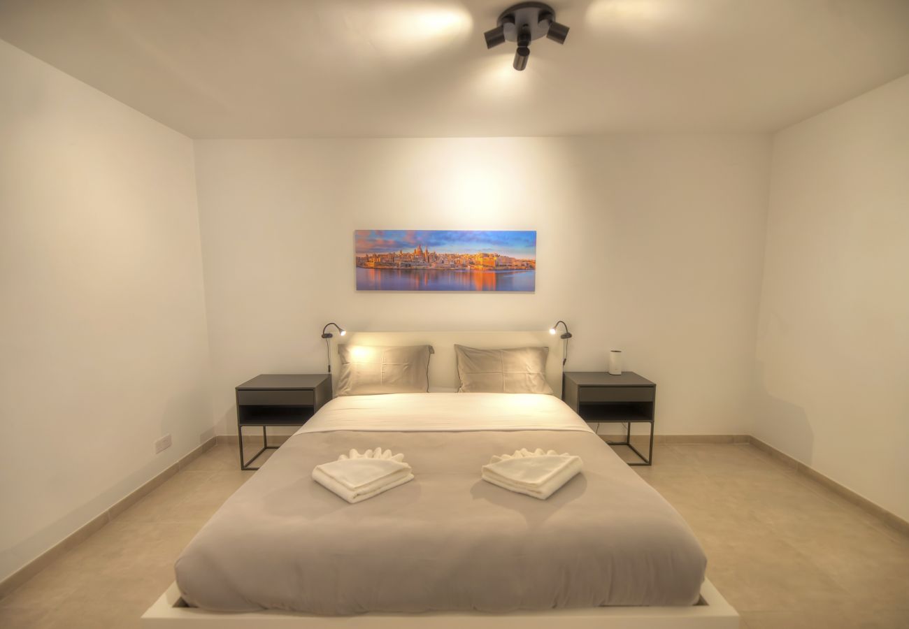 Apartamento en Swieqi - Spacious & Tastefully furnished 3 bedrooms RCUT1-1