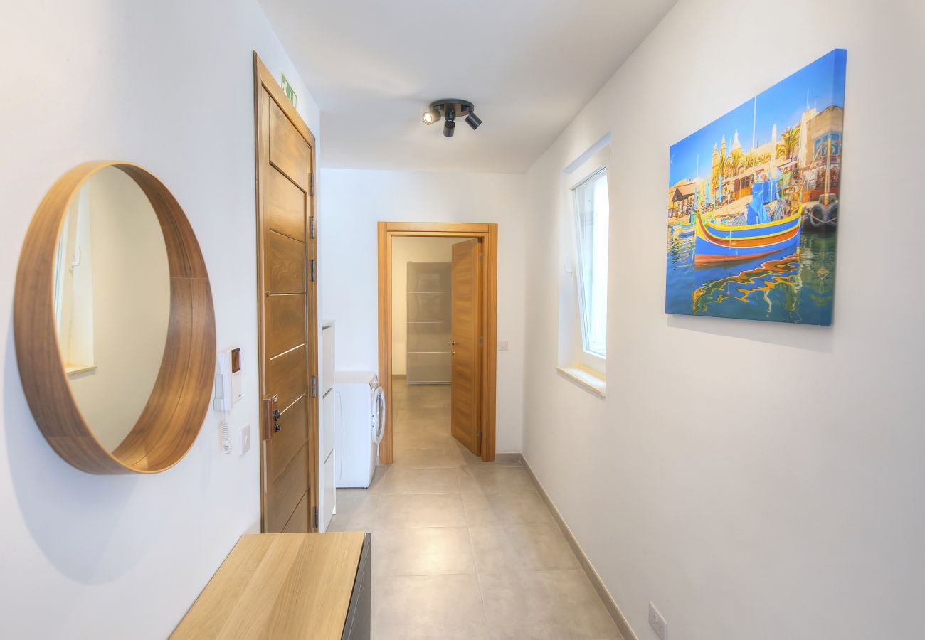 Apartamento en Swieqi - Spacious & Tastefully furnished 3 bedrooms RCUT1-1
