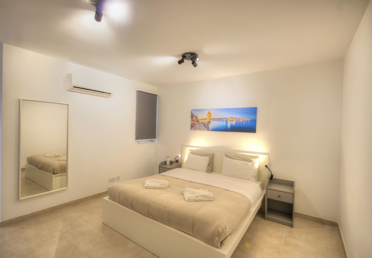 Apartamento en Swieqi - Spacious & Tastefully furnished 3 bedrooms RCUT1-1