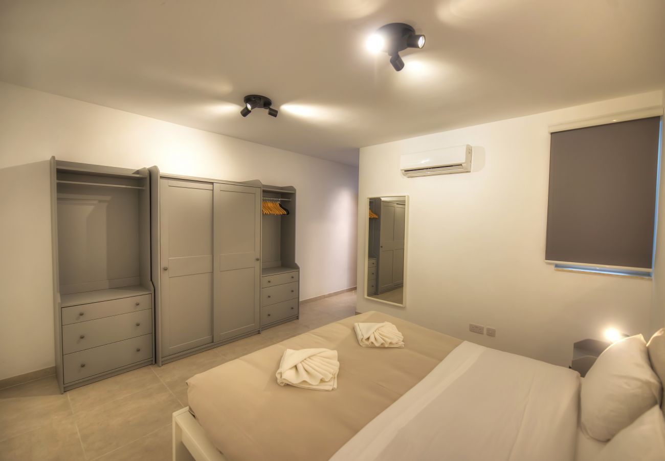 Apartamento en Swieqi - Spacious & Tastefully furnished 3 bedrooms RCUT1-1
