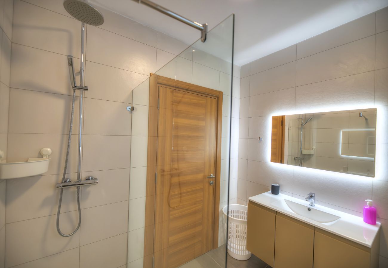 Apartamento en Swieqi - Spacious & Tastefully furnished 3 bedrooms RCUT1-1