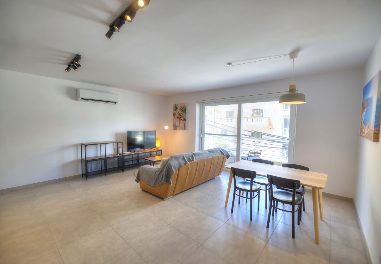 Apartamento en Swieqi - Spacious & Tastefully furnished 3 bedrooms RCUT1-1