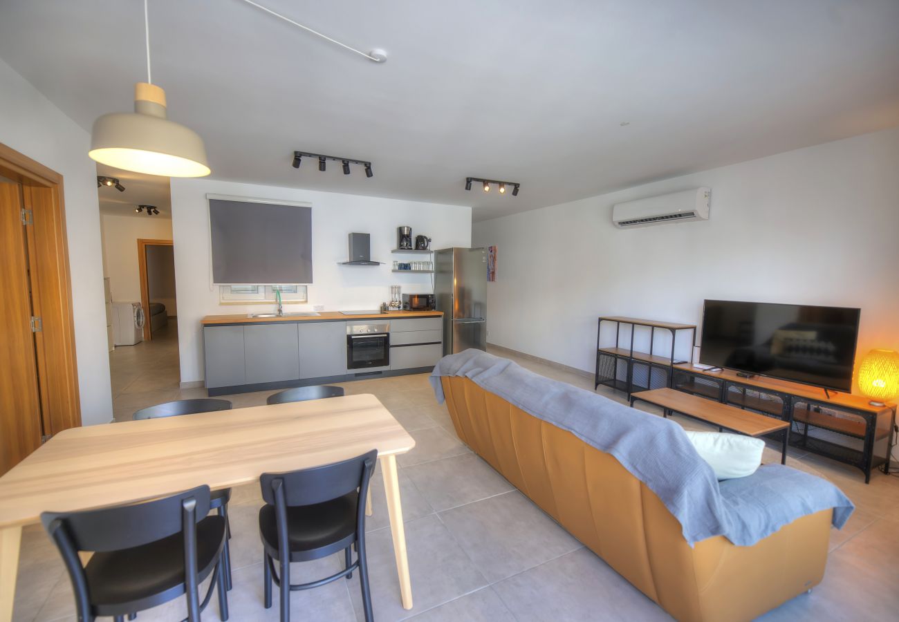 Apartamento en Swieqi - Spacious & Tastefully furnished 3 bedrooms RCUT1-1