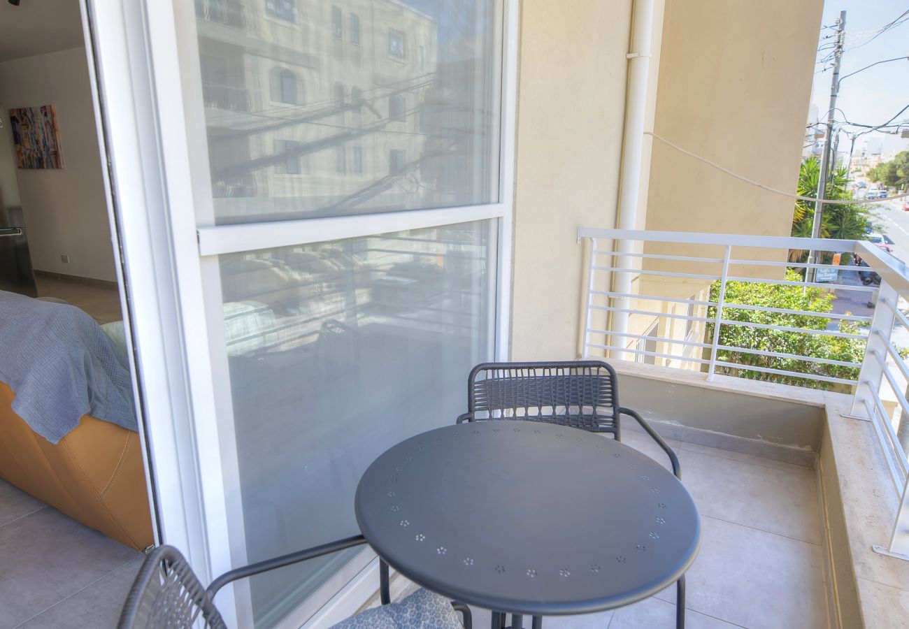 Apartamento en Swieqi - Spacious & Tastefully furnished 3 bedrooms RCUT1-1