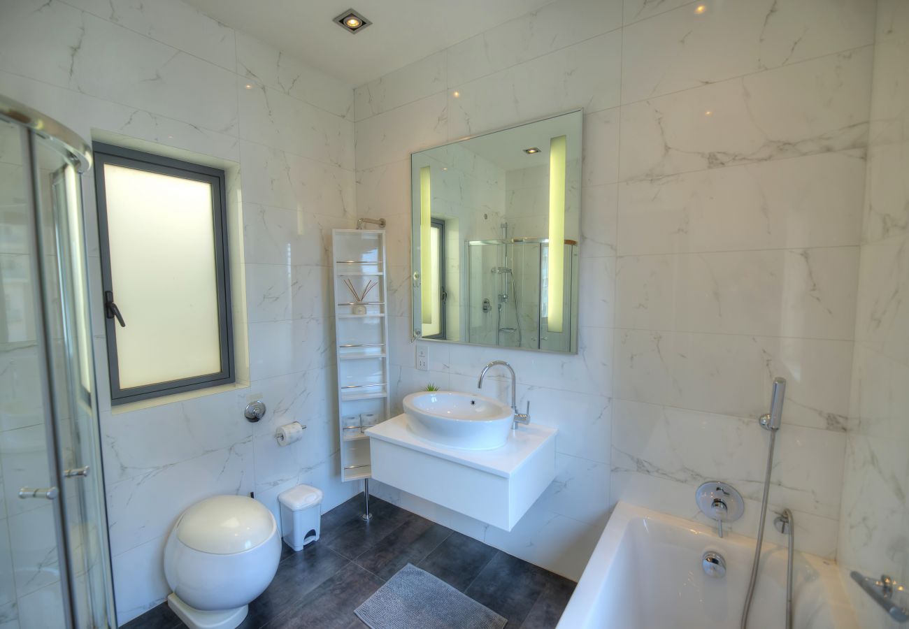 Apartamento en Sliema - Spacious 3bedrooms with spectacular views GOSLM-6
