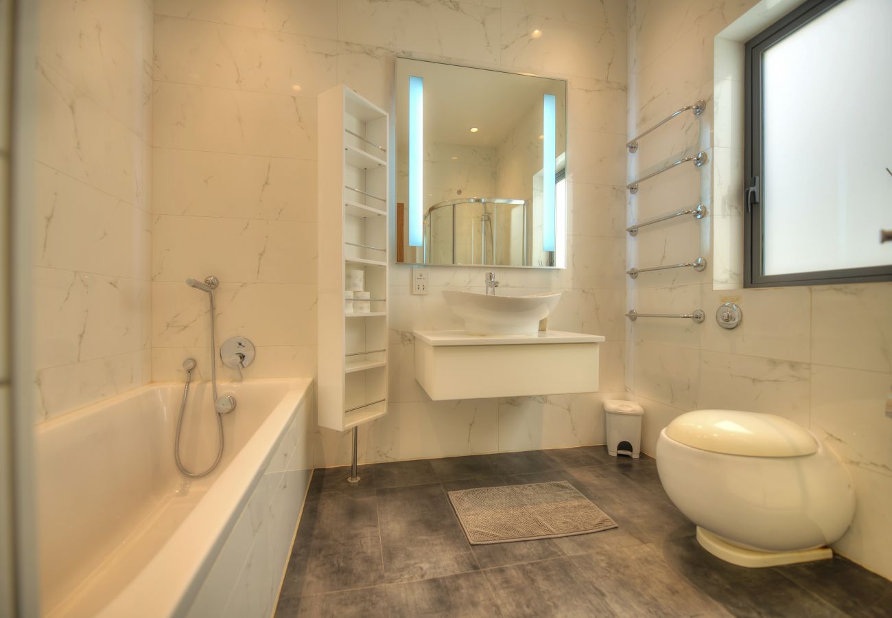 Apartamento en Sliema - Spacious 3bedrooms with spectacular views GOSLM-6