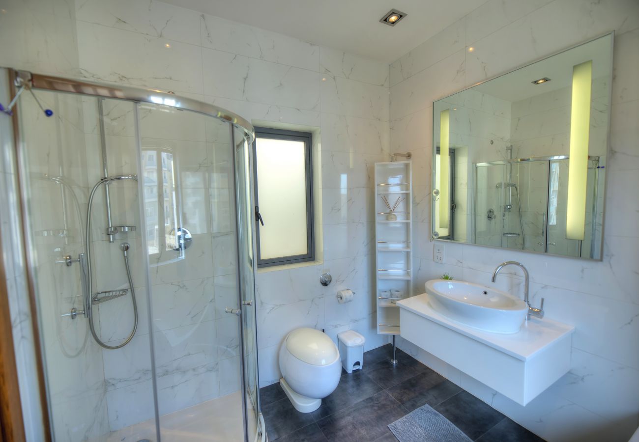 Apartamento en Sliema - Spacious 3bedrooms with spectacular views GOSLM-6