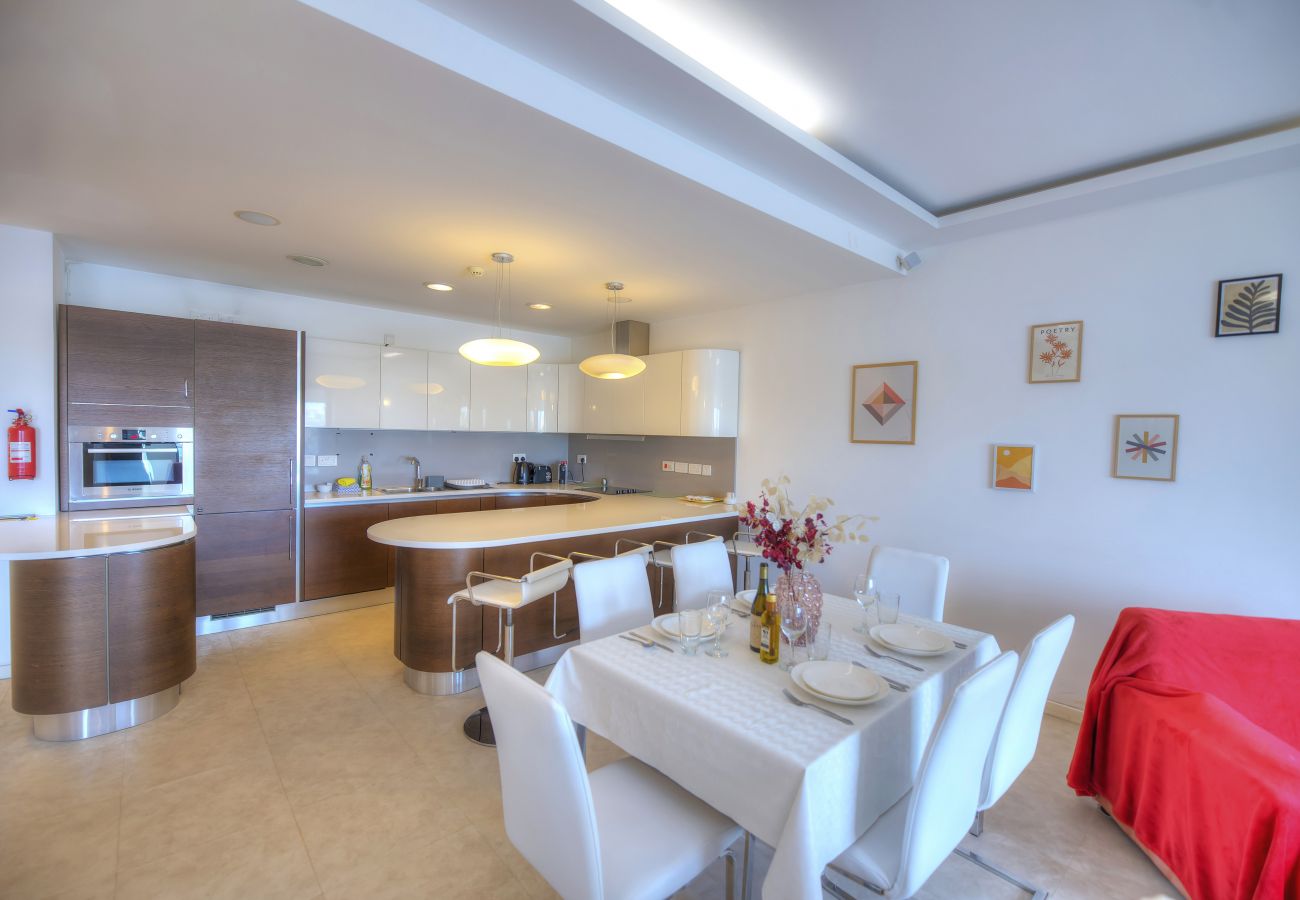 Apartamento en Sliema - Spacious 3bedrooms with spectacular views GOSLM-6