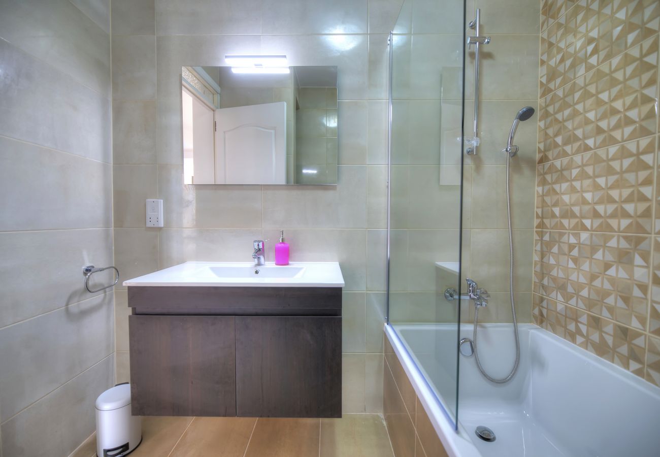 Apartamento en Sliema - Bright & cozy 3bedrooms with stunning views DLAP1-1