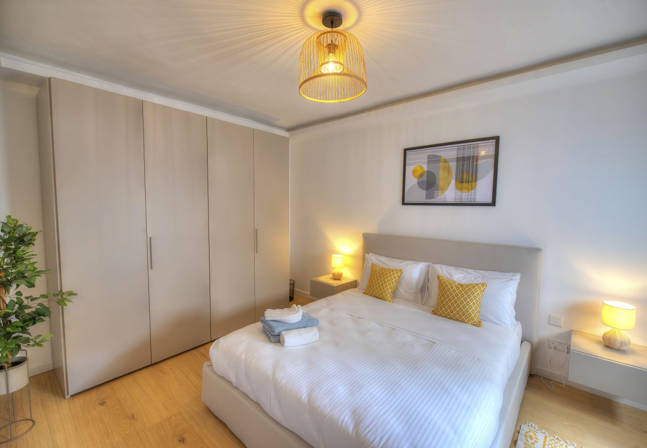 Apartamento en Sliema - Large & beautifully furnished 2 bedrooms ABON1-1