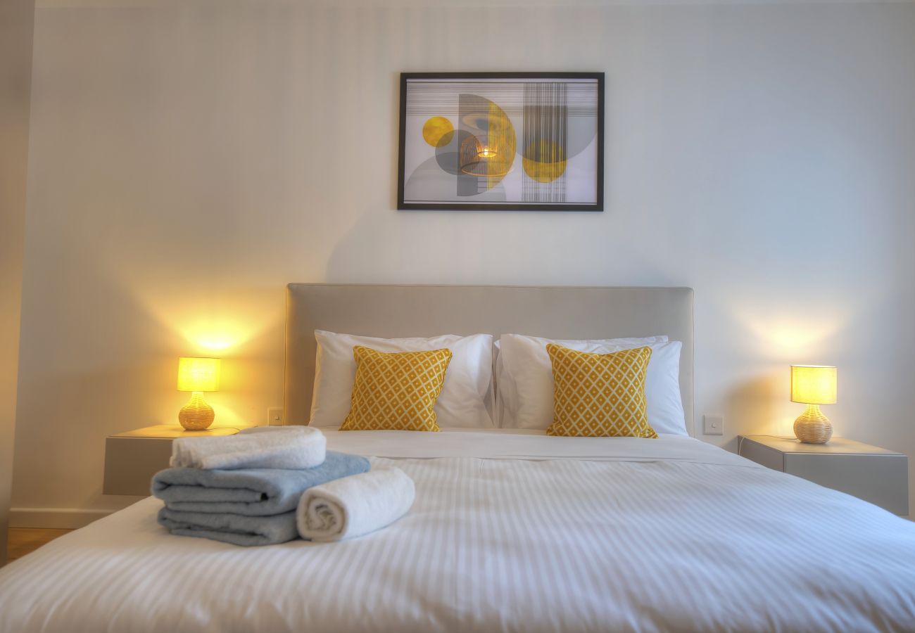 Apartamento en Sliema - Large & beautifully furnished 2 bedrooms ABON1-1