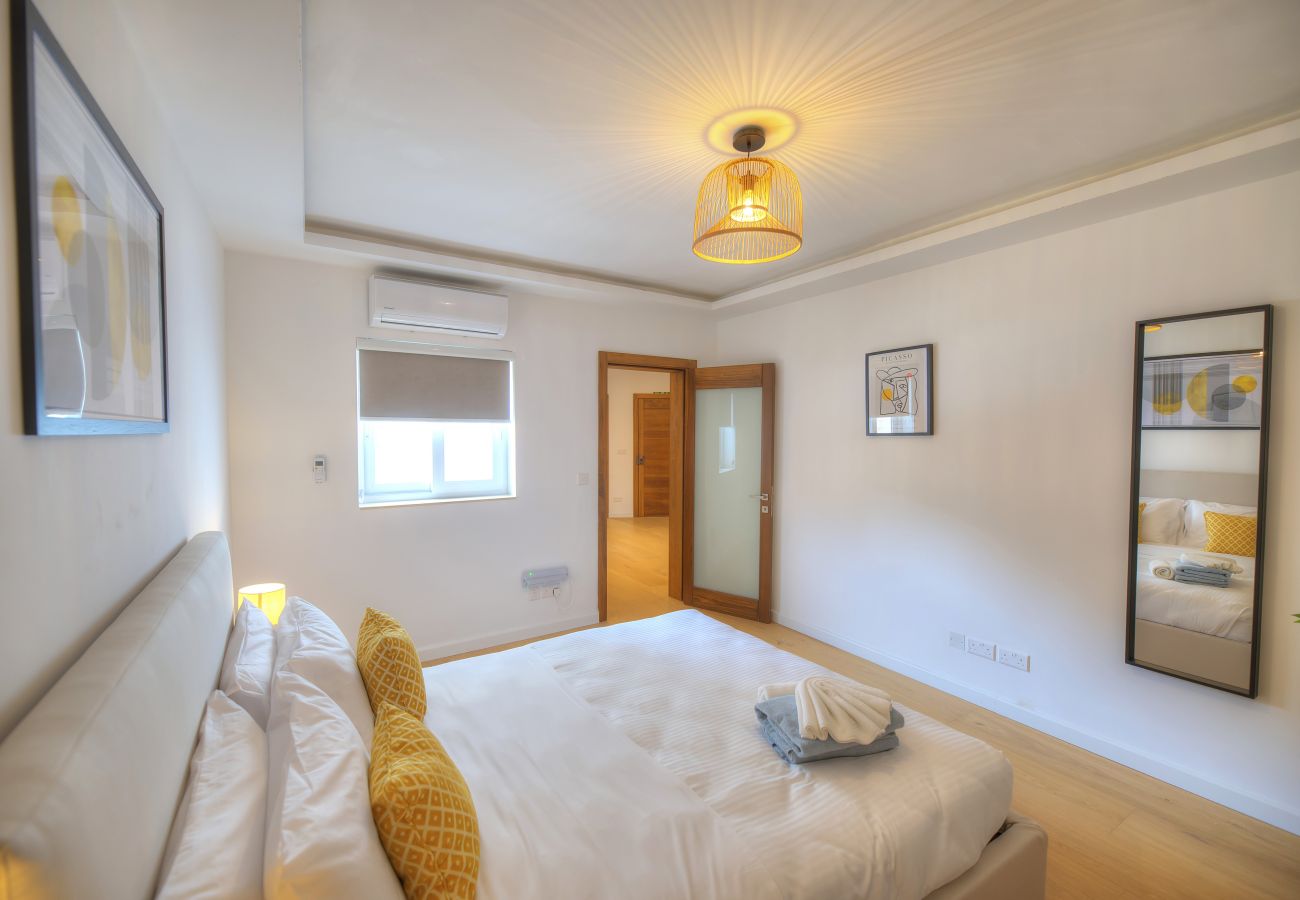 Apartamento en Sliema - Large & beautifully furnished 2 bedrooms ABON1-1
